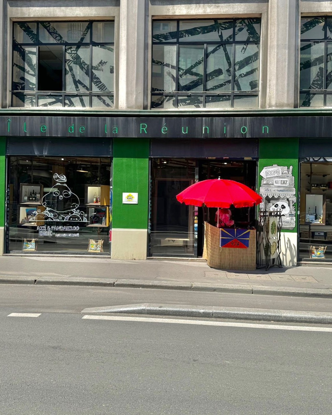 Façade de Nout Kaz à Paris
