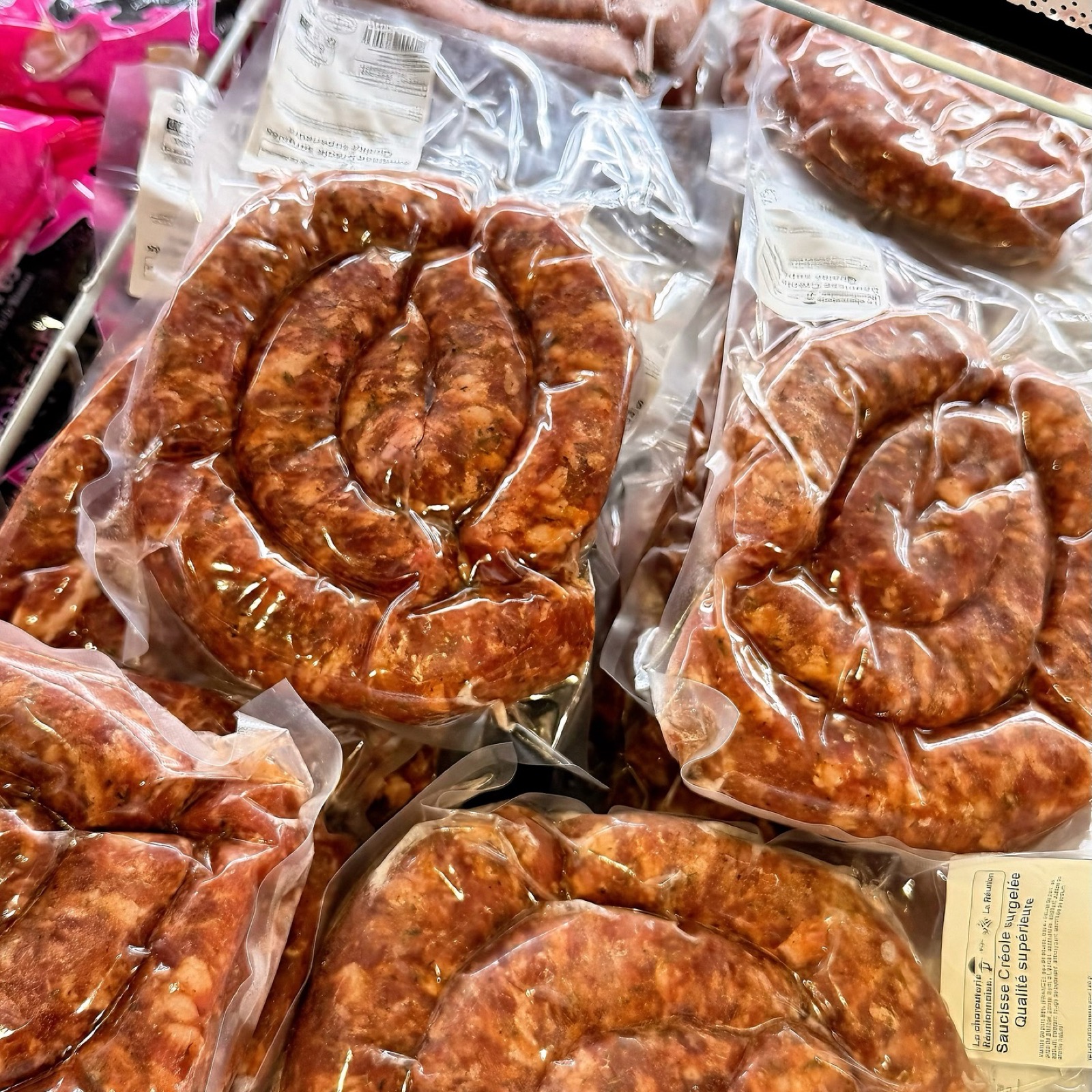 Saucisses créoles en arrivage chez Nout Kaz